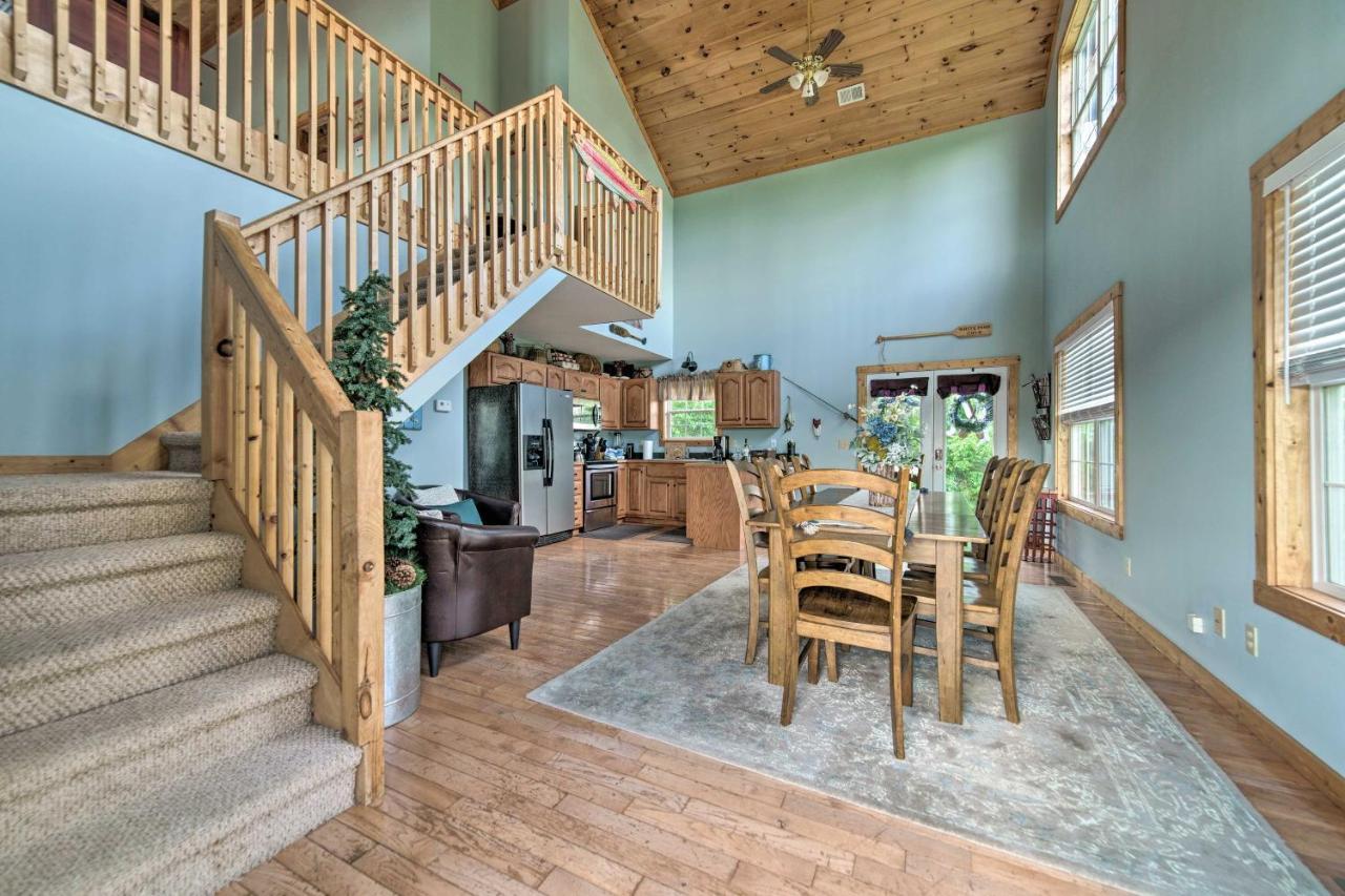 Sevierville Lake House With Deck And Foosball Table! 外观 照片