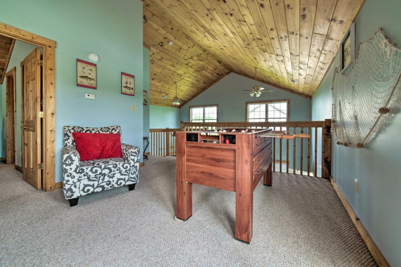 Sevierville Lake House With Deck And Foosball Table! 外观 照片